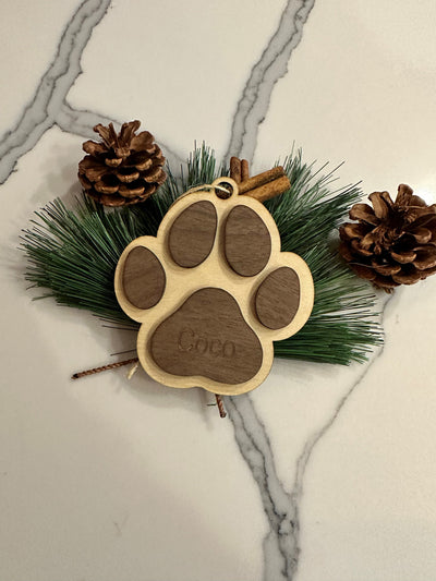 Custom Two-Tone Wooden Paw Print Ornament Hanger for Pet Lovers' Christmas Trees