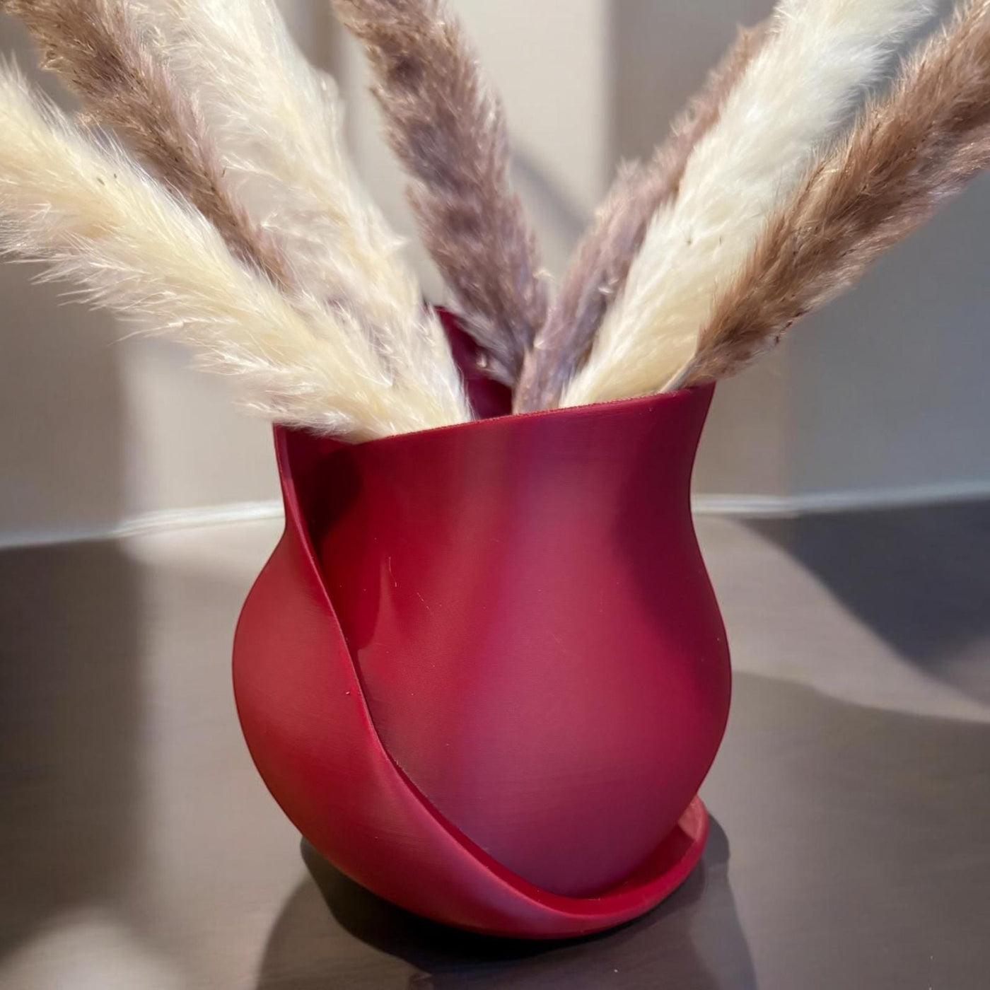 3D Printed Ribbon Vase – Modern Decorative Vase for Flowers, Centerpieces & Home Décor, Spiral Vase, Bookshelf decor