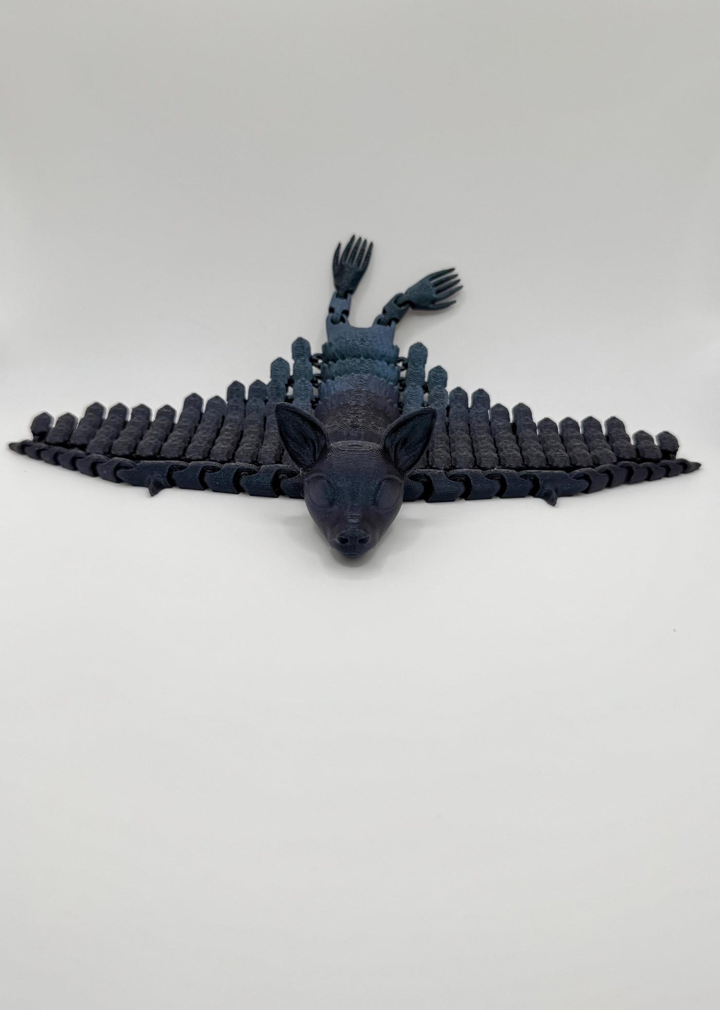3D Printed Articulated Flexi Bat Poseable Fidget Toy, Flexible Bat Figurine, Spooky Halloween Decoration, Gothic Home Décor Bookshelf decor