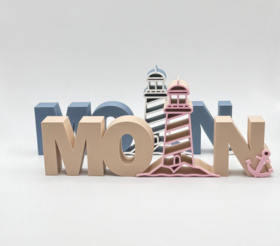 3D Printed Standing Sign “Moin” – German Greeting Home Décor, Coastal Shelf Decoration, Funny Desk Sign, Entryway Gift Bookshelf decor