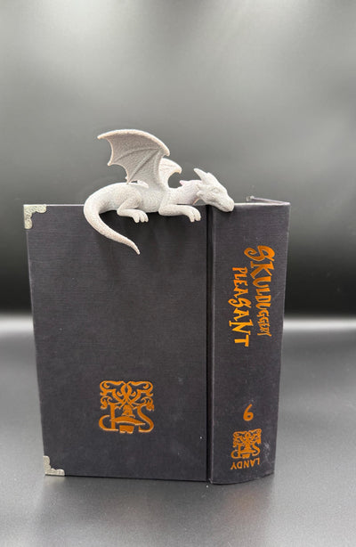 3D Printed Sleeping Bookshelf Dragon Fourth Wing Empyrean Series Inspired Book Nook Decor Bookish Gift Cute Dragon Figurine for Readers
