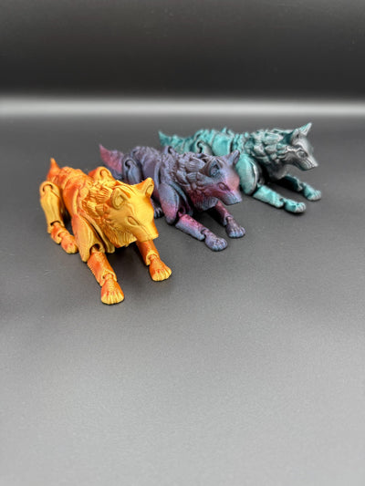 3D Printed Articulated Wolf – Flexible Fidget Toy, Poseable Wolf Figurine, Animal Lover Gift, Desk Decoration & Bookshelf Decoration