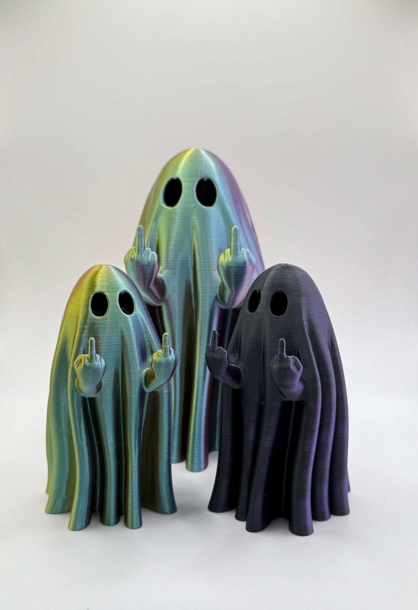3D Printed Rude Ghost Figurine – Funny Middle Finger Desk Toy, Creepy Cute Halloween Decoration & Spooky Gothic Home Décor Gift
