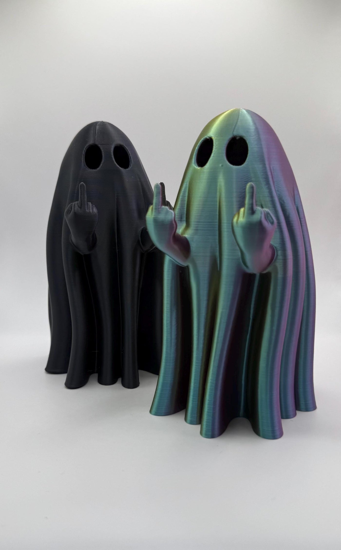 3D Printed Rude Ghost Figurine – Funny Middle Finger Desk Toy, Creepy Cute Halloween Decoration & Spooky Gothic Home Décor Gift