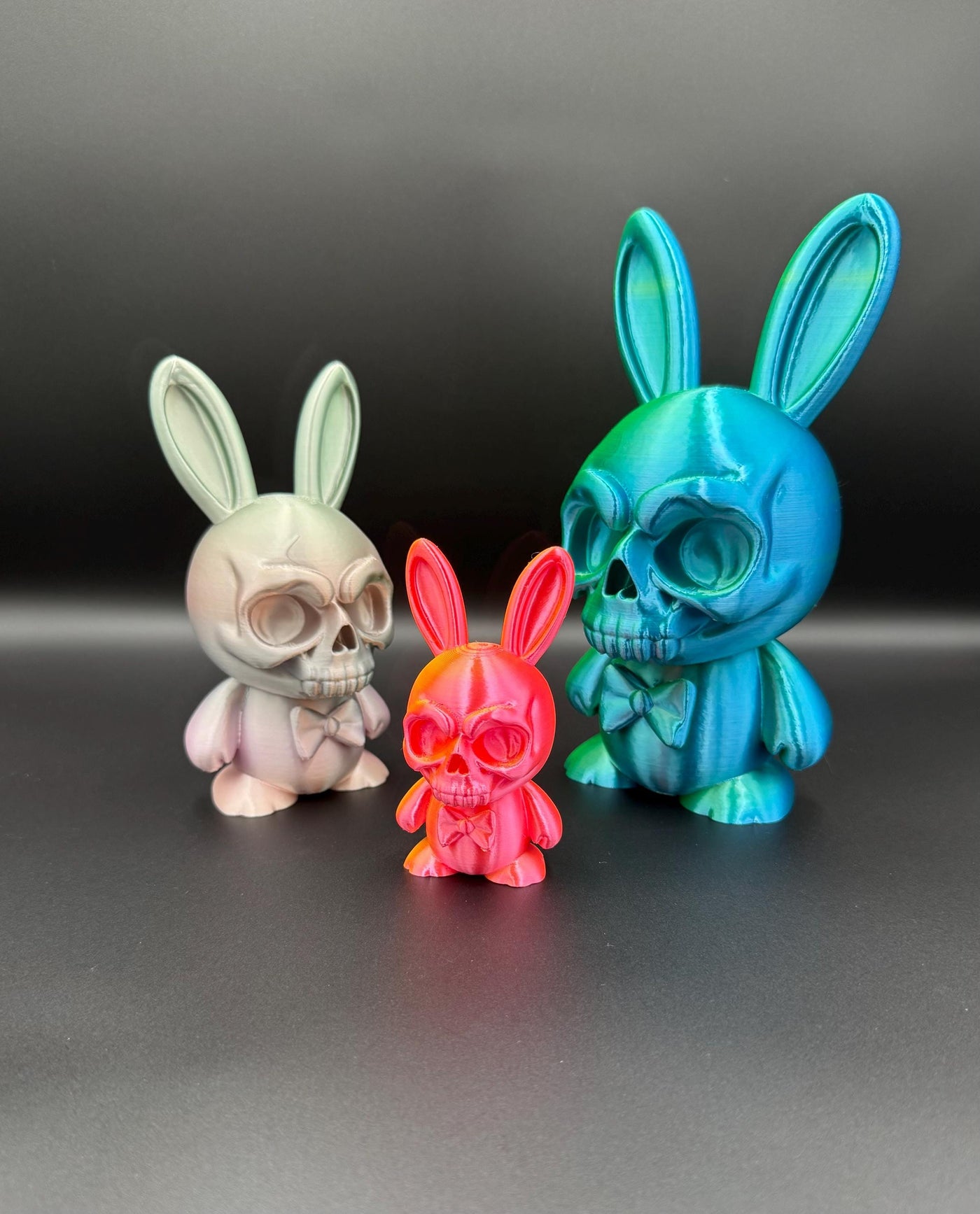 3D Printed Skull Bunny Figurine – Gothic Bunny Statue, Creepy Cute Desk Decor, Spooky Halloween Collectible, Unique Gift for Rabbit Lovers