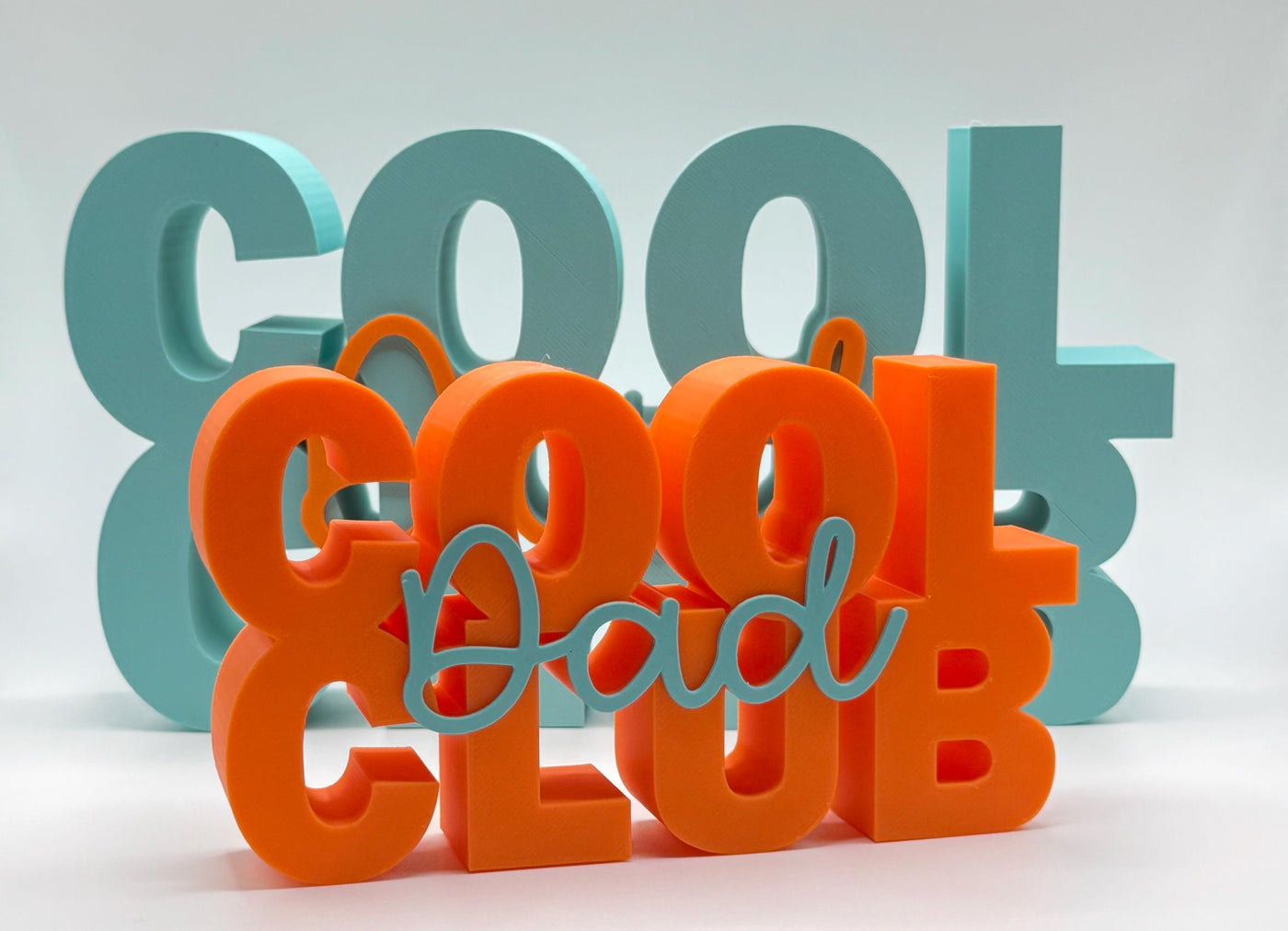 3D Printed Standing Sign “Cool Dad Club” Funny Father’s Day Gift, Modern Desk & Shelf Decoration, Unique Word Art for Dads Home Décor