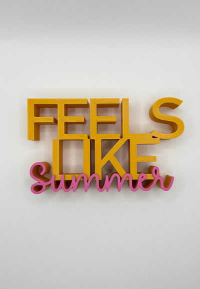 3D Printed Standing Sign “Feels Like Summer” – Modern Lettering Home Décor, Summer Vibes Shelf Decoration Beach House Accent & Seasonal Gift