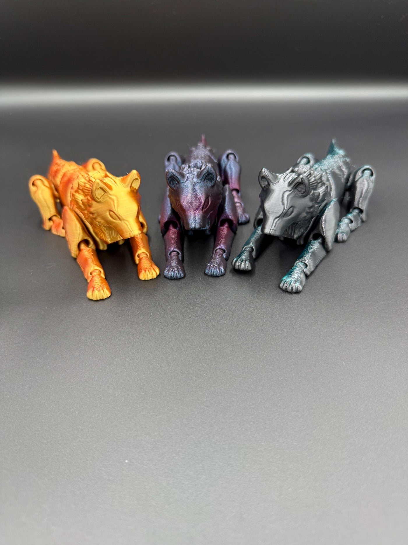 3D Printed Articulated Wolf – Flexible Fidget Toy, Poseable Wolf Figurine, Animal Lover Gift, Desk Decoration & Bookshelf Decoration