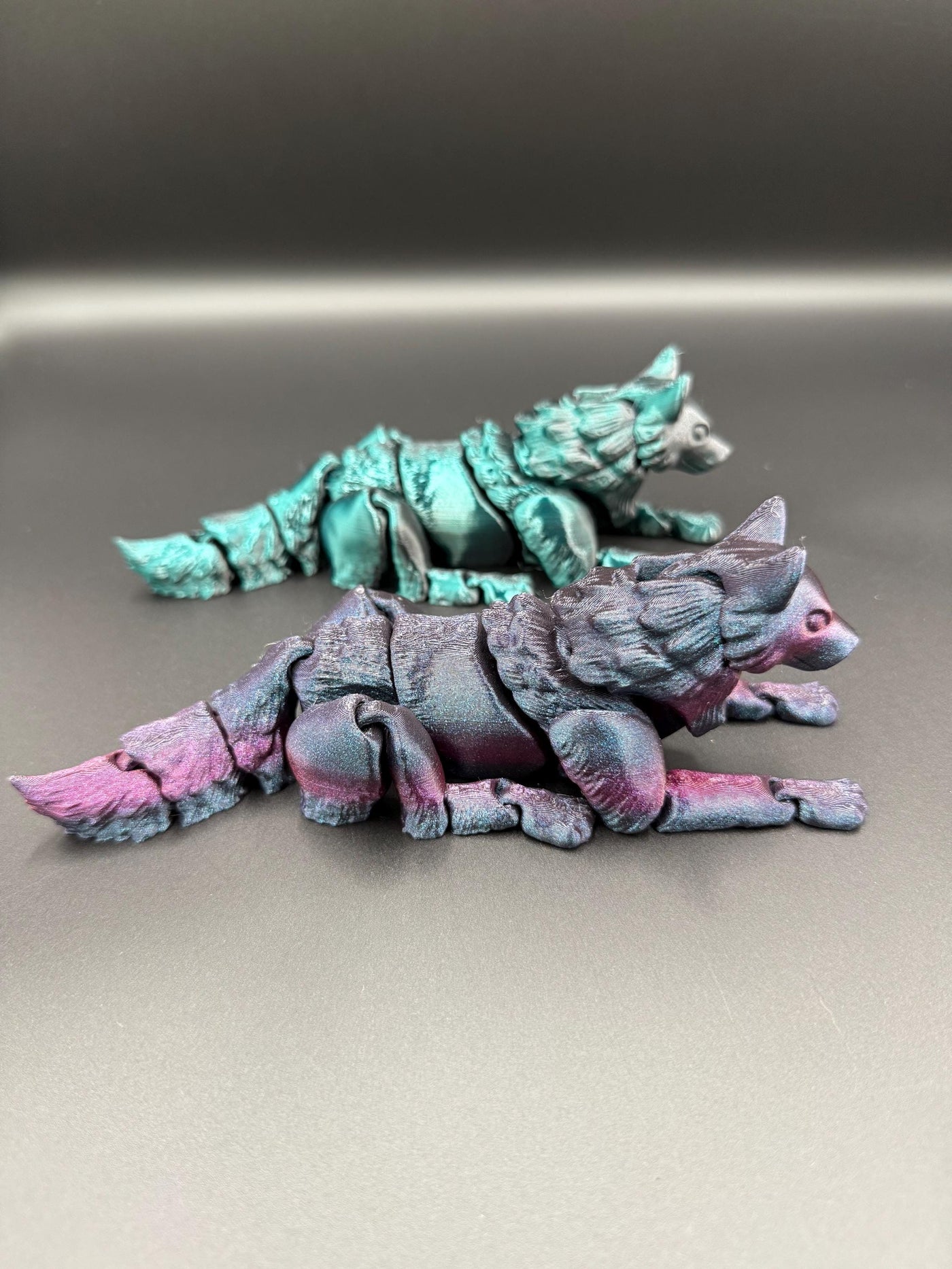 3D Printed Articulated Wolf – Flexible Fidget Toy, Poseable Wolf Figurine, Animal Lover Gift, Desk Decoration & Bookshelf Decoration