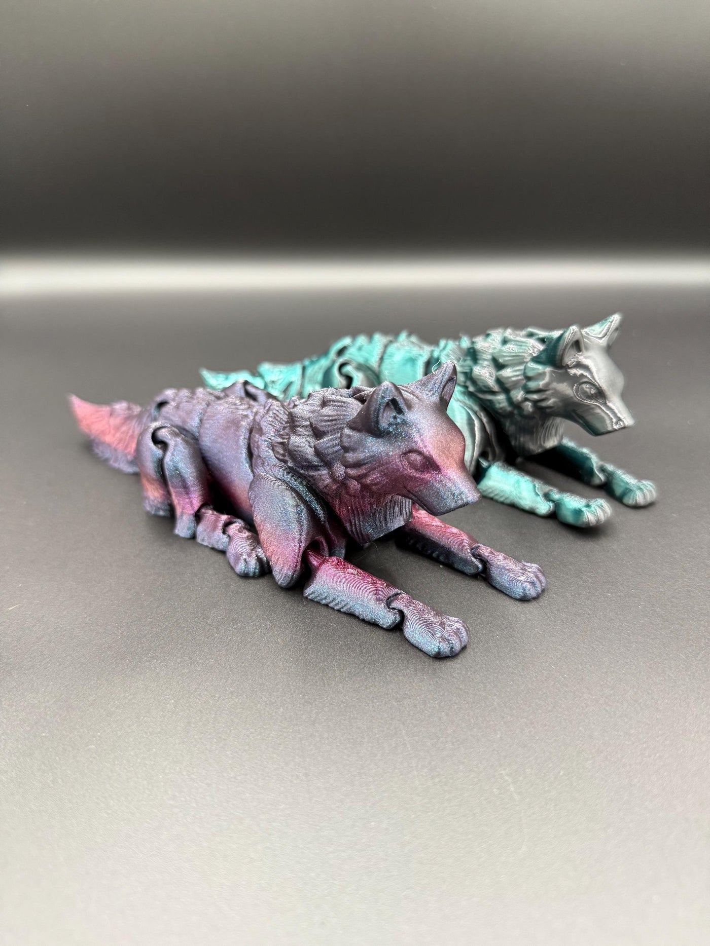 3D Printed Articulated Wolf – Flexible Fidget Toy, Poseable Wolf Figurine, Animal Lover Gift, Desk Decoration & Bookshelf Decoration