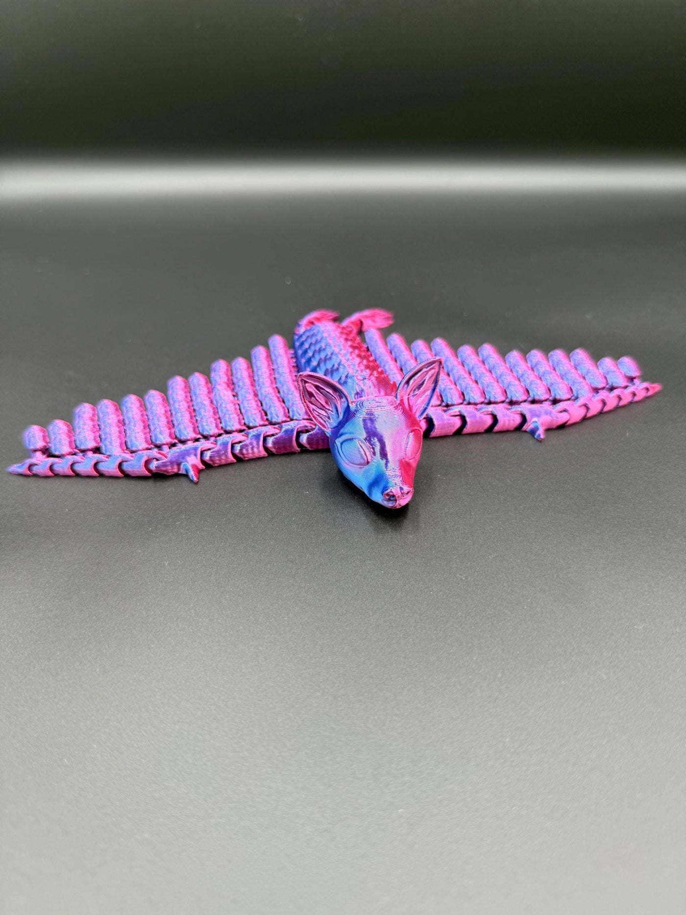 3D Printed Articulated Flexi Bat – Poseable Fidget Toy Flexible Bat Figurine Spooky Halloween Decoration Gothic Home Décor Creepy Cute Gift