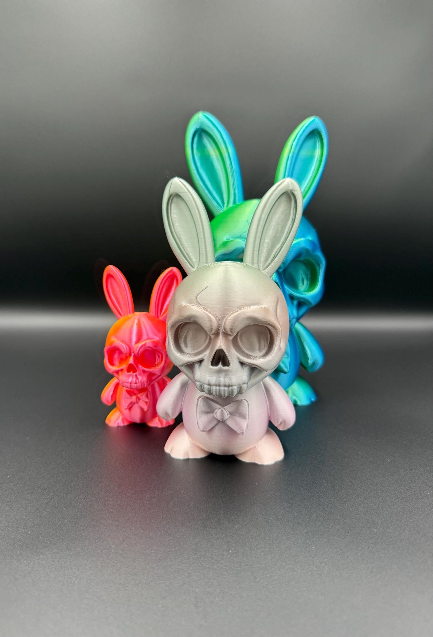3D Printed Skull Bunny Figurine – Gothic Bunny Statue, Creepy Cute Desk Decor, Spooky Halloween Collectible, Unique Gift for Rabbit Lovers