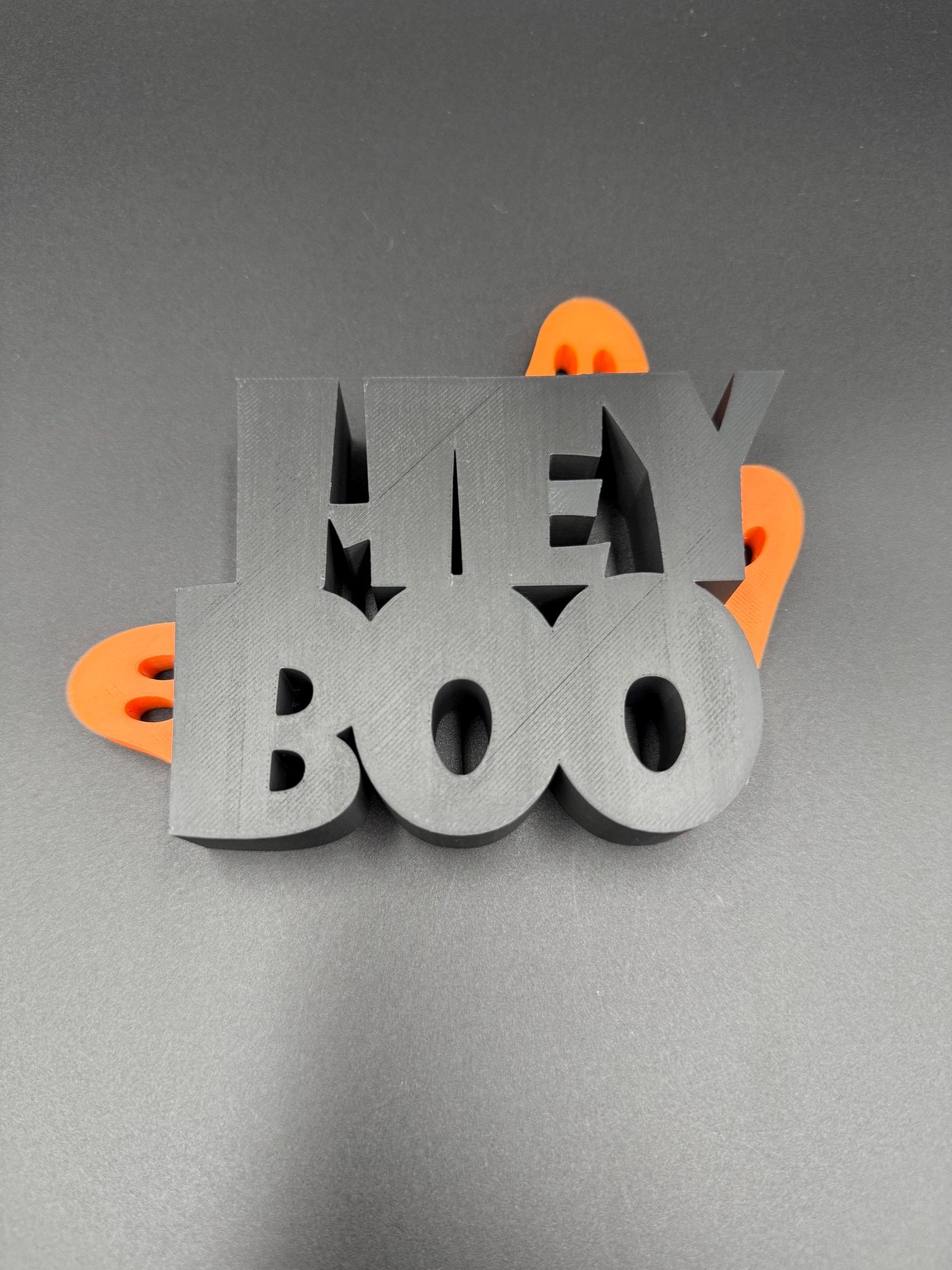 3D Printed Halloween Hey Boo Sign – Cute Standing Decoration, Spooky Shelf and Table Décor, Modern Fall Party Centerpiece, Boo Sign Gift